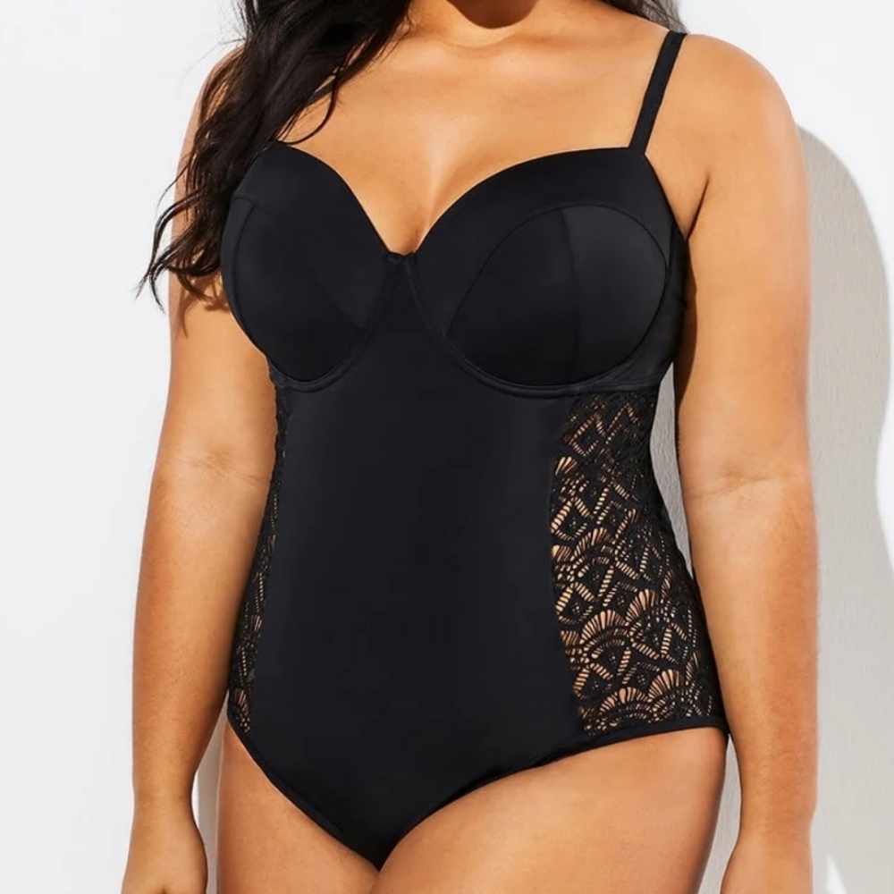 Women's Black Crochet Underwire One-piece Swimsuit.  Size 2XL.